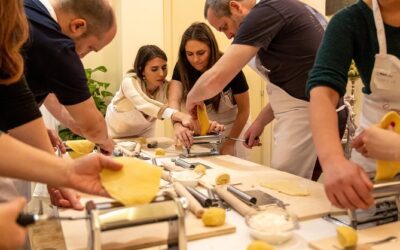 PASTA COOKING CLASS WITH COCKTAILS (ROME)
